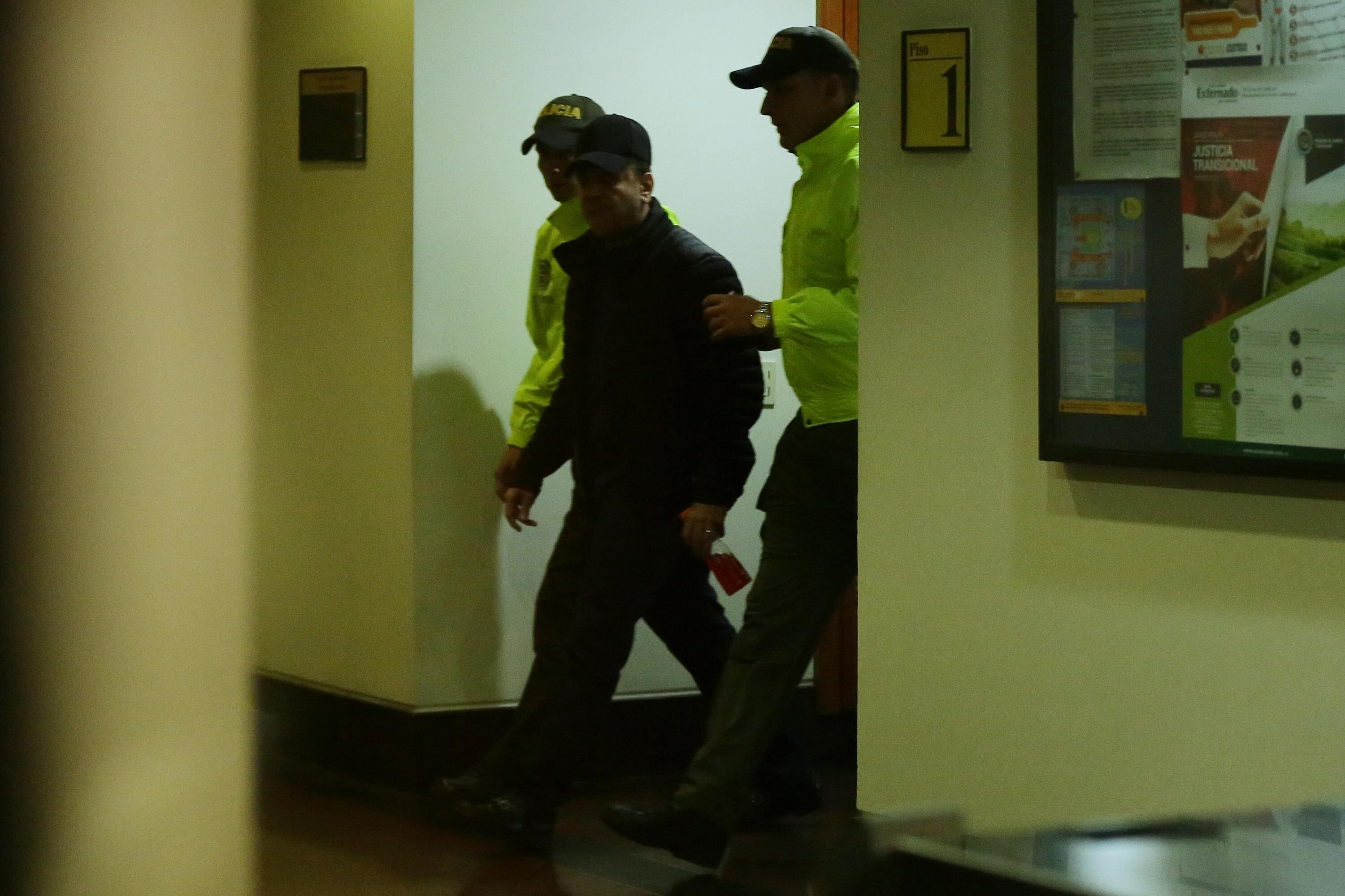 En la madrugada del viernes fue trasladado desde la ciudad de Montería hacia Bogotá el senador Musa Besaile para que responda por los delitos de cohecho y peculado.