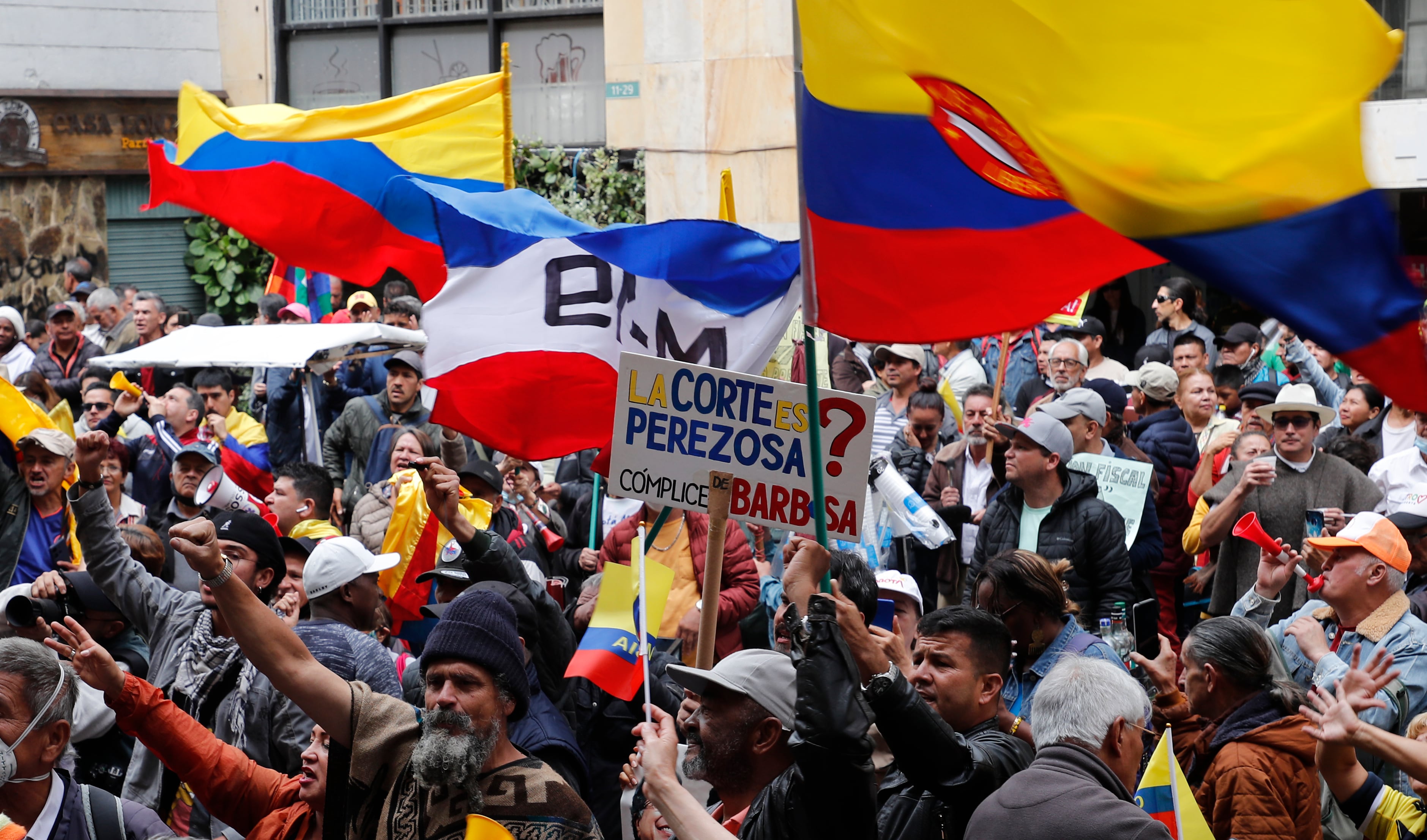Manifestantes del M 19 presionando a la Corte  Suprema para elegir Fiscal, Fecode
Apoyo al Presidente
Bogota febrero 8 del 2024
Foto Guillermo Torres Reina / Semana