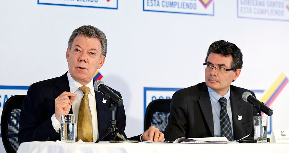 En el mandato de JUAN MANUEL SANTOS, Alejandro Gaviria se desempeñó como ministro de Salud. Personajes del Gobierno Santos ahora lo asisten en su campaña. 
