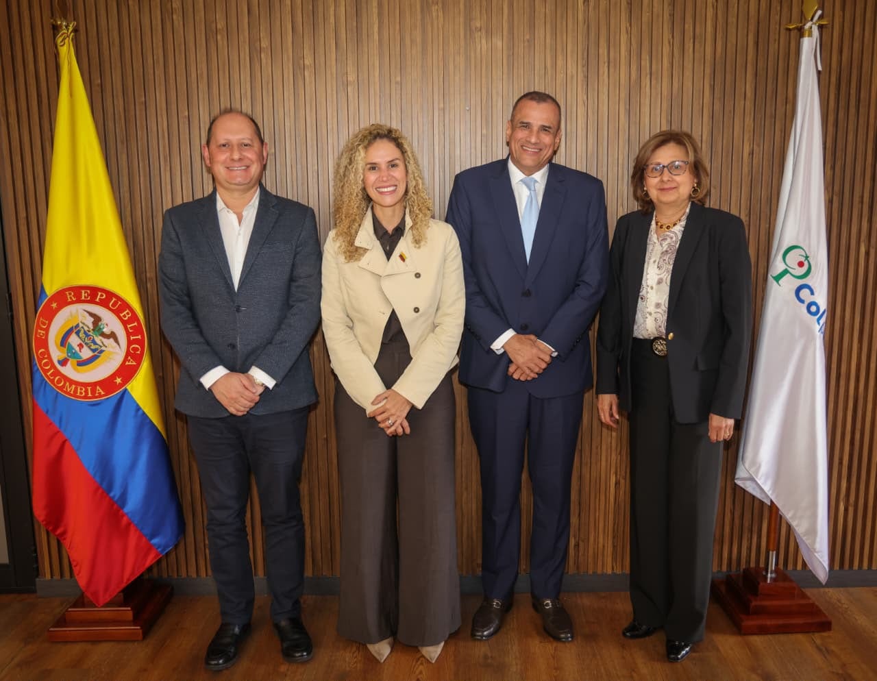 Ministra de Trabajo y el nuevo presidente de Colpensiones