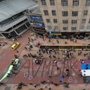 Indigenas Misak y estudiantes universitarios se dieron cita en la Plazoleta del Rosario y en la avenida Gonzalo Jimenez de Quesada
Circulo de la Palabra
avenida Misak
Bogota mayo 12 del 2021
Foto Guillermo Torres Reina / Semana