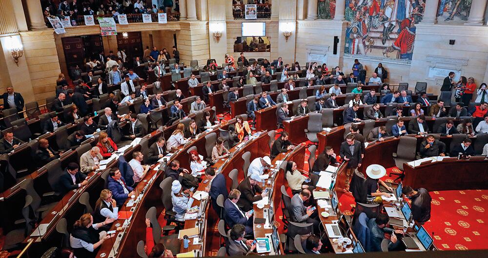 En el Congreso se vive una guerra entre ambos partidos producto de la reforma política.