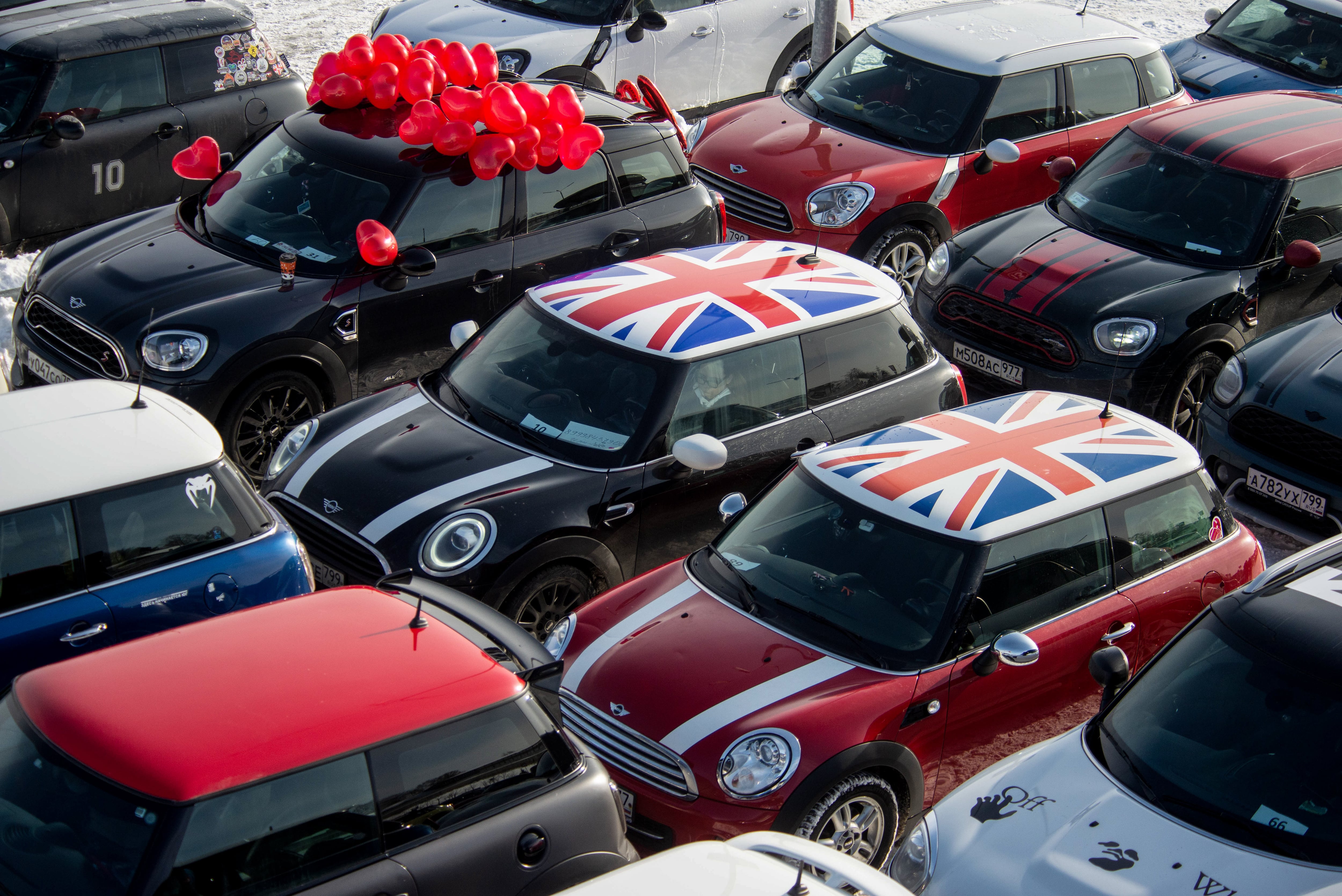 Algunos de sus modelos lucen la bandera del Reino Unido en el techo.