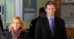 Iñaki y la infanta Cristina se casaron en una fastuosa boda en Barcelona en 1997. A pesar de los problemas judiciales, la pareja se mantuvo unida hasta la semana pasada, cuando aparecieron las fotos del exduque con su nuevo amor, Ainhoa Armentia.