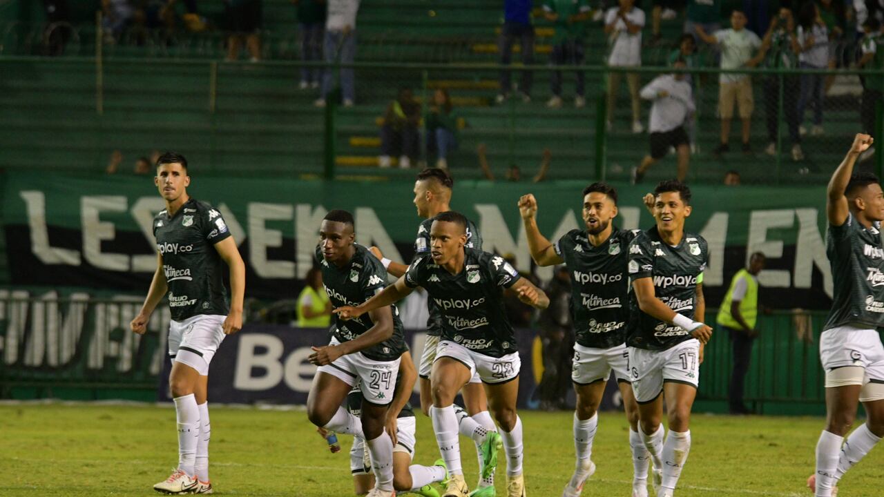 Deportivo Cali celebra su paso a 4 de final por Copa Colombia frente a Fortaleza.
