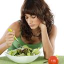 ‘Comer solo una ensalada al almuerzo es tal vez la peor medida para perder peso’, dice Manuel Villacorta, nutricionista de la Asociación Americana de Dietética. ‘Cómete una ensalada, pero agrégale un sánduche o una sopa de alverjas”. Foto: Ingimage.