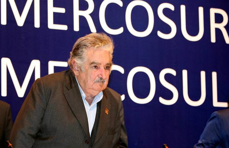  El presidente de Uruguay, José Mujica, sufrió un episodio de estrés a los dos meses de llegar al poder en el 2010, lo que le obligó a anular un viaje a una cumbre UE-Latinoamérica.