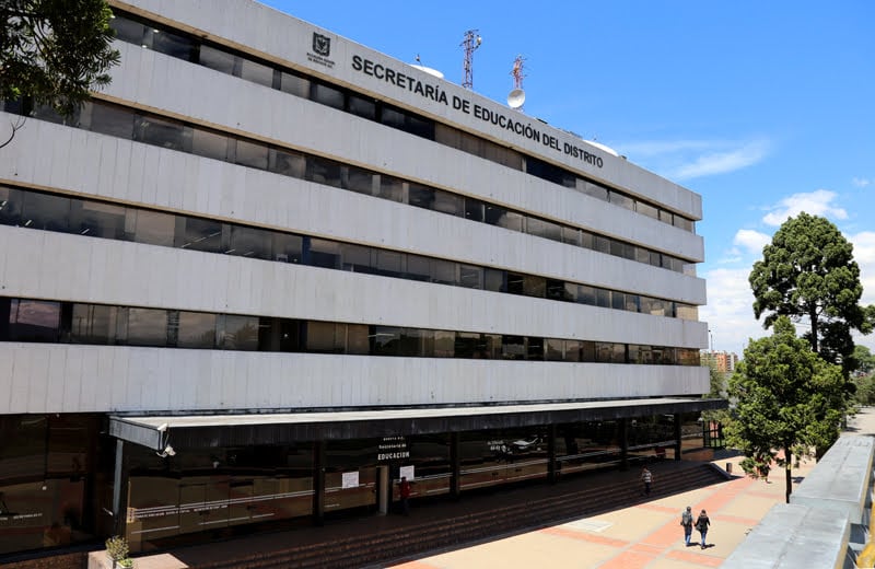 La Secretaría de Educación defendió el proceso para la adquisición de estos equipos tras señalar que se ajustó a los requerimientos legales.