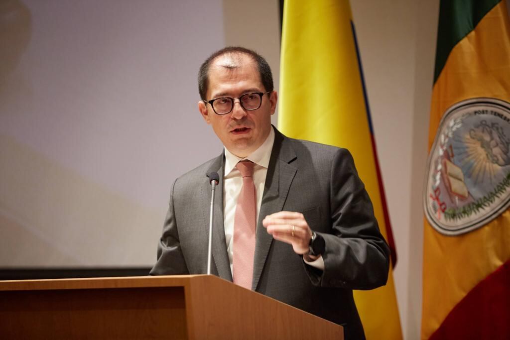 El fiscal general Francisco Barbosa, se quedó esperando al ministro de justicia, Néstor Osuna en la U Externado