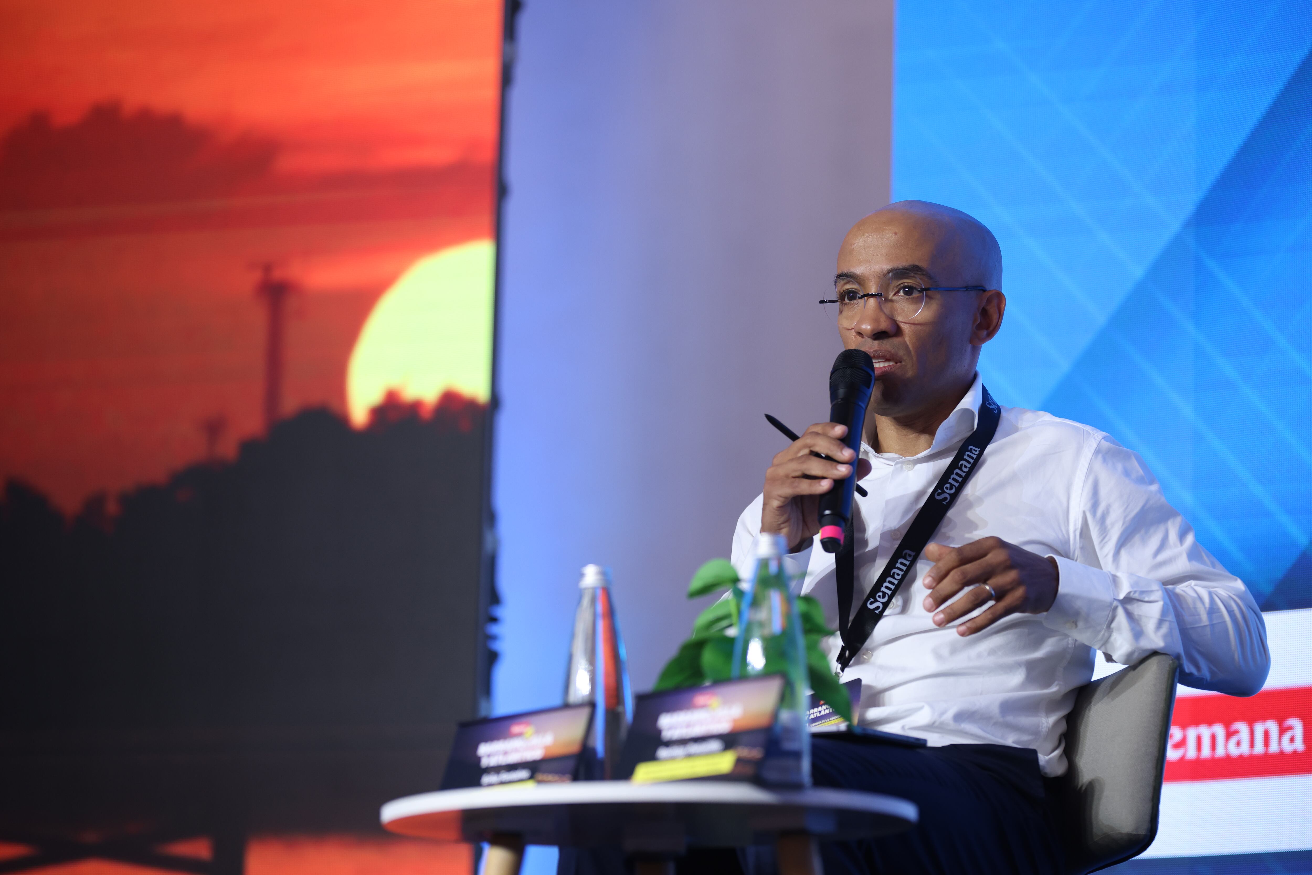 Semana por Colombia Barranquilla y Atlántico
Martes, 9 de septiembre de 2025  Barranquilla
PANEL | Barranquilla y Atlántico en los ojos del mundo
Rodrigo Peñailillo Representante en CAF -Banco de Desarrollo de América Latina y el Caribe - Colombia
Ana María Aljure Gerente de Ciudad de la Alcaldía de Barranquilla
Ramiro López-Ghio Representante del Banco Interamericano de Desarrollo (BID) en Colombia
Lamine Sow Director de la Agencia Francesa de Desarrollo (AFD) en Colombia
Modera: Erika Fontalvo Directora del diario El Heraldo