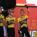 Primoz Roglic tras la etapa 4 se pone la camiseta del líder en la Vuelta a España 2022.