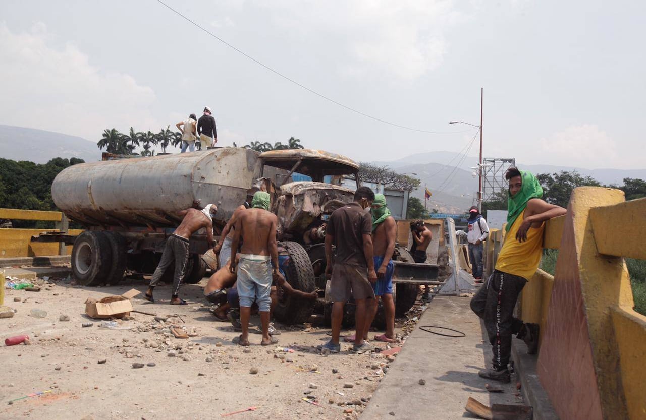 Aunque la Guardia Nacional de Venezuela ya se retiró de la zona, el paso continúa bloqueado. Foto: Diana Rey Melo SEMANA