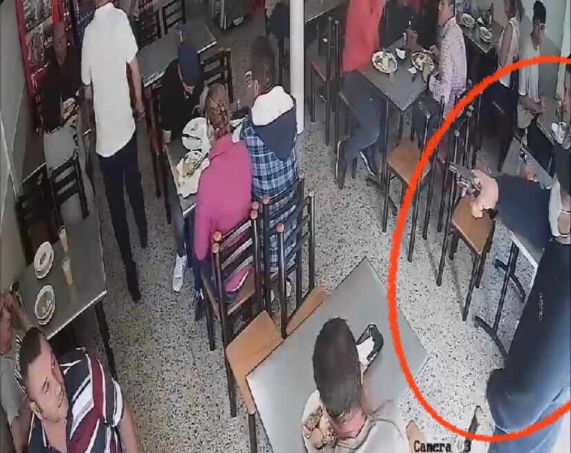 Ladrón muerto en intento de atraco a expolicía en el sur de Bogotá aparece en decenas de robos en la capital. Así quedó en los videos