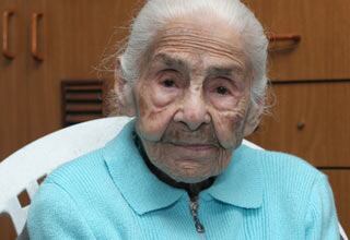 La genética y el medio ambiente hacen que aumente la longevidad de las personas.