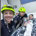 La mujer describió que sintió dolores de parto durante el concierto, por lo que buscó acudir al baño de una tienda cercana, y una vez allí se dio cuenta que el bebé estaba por nacer, así que 'pujó'.