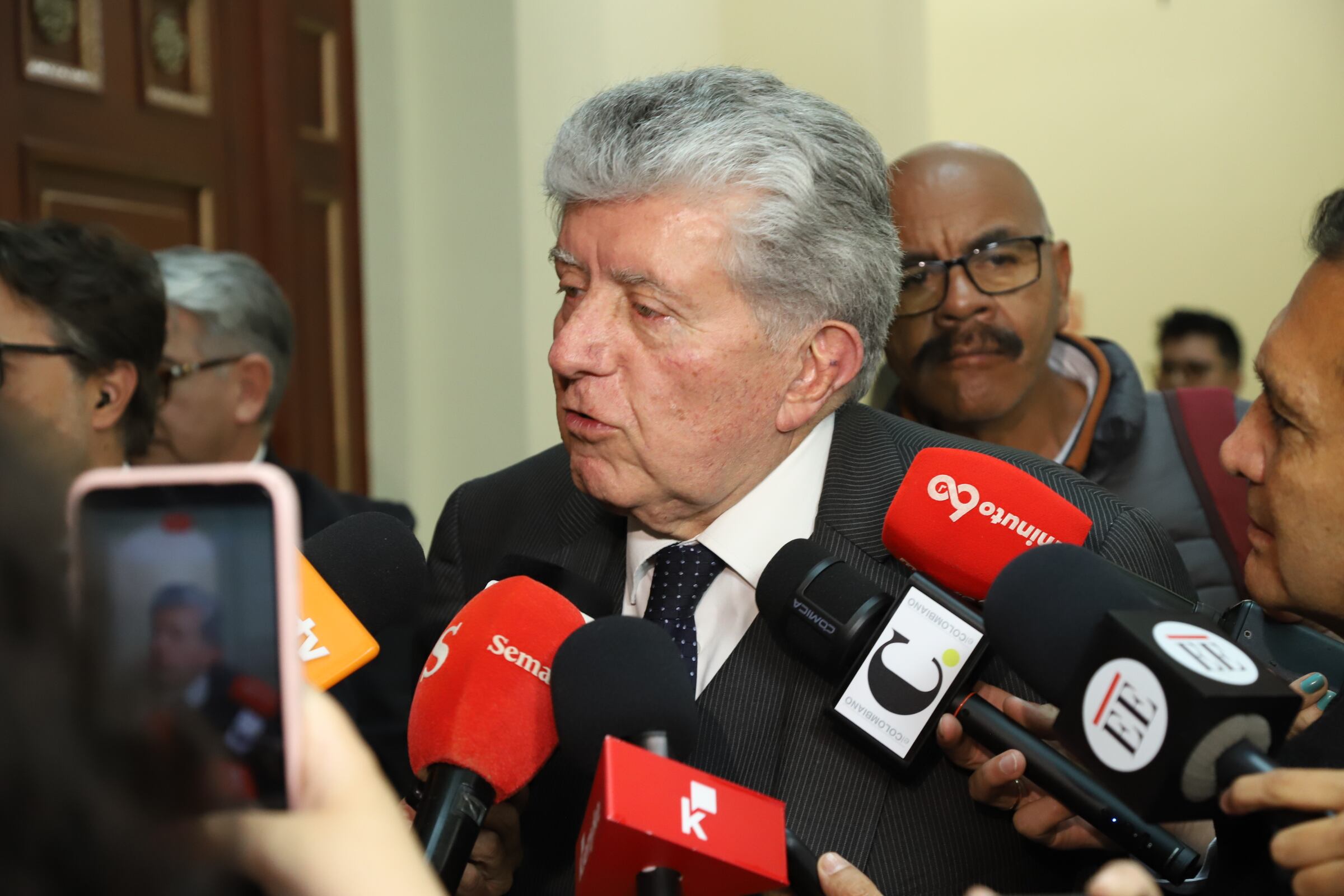 Julio César Turbay
Homenaje a póstumo al senador, Miguel Uribe Turbay.