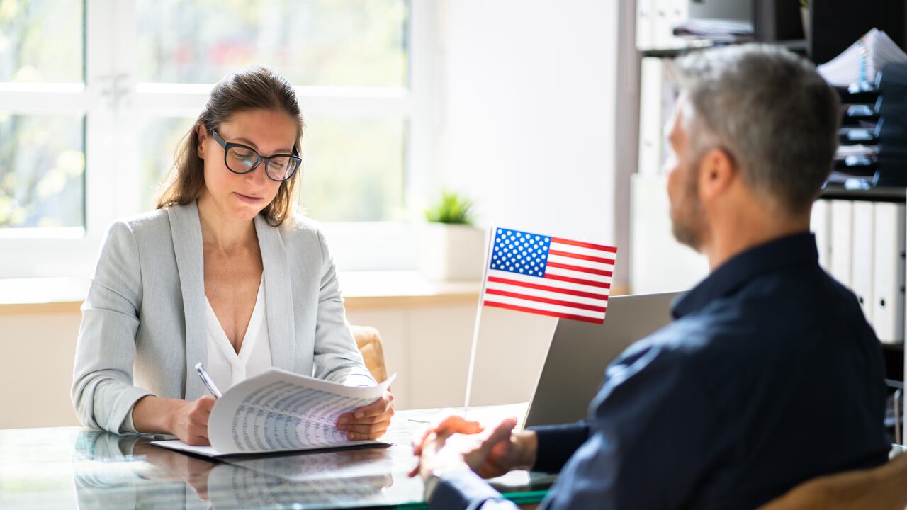 Existen diversas aplicaciones y plataformas digitales que pueden ser de gran ayuda para conseguir trabajo de manera más eficiente.
