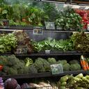 Pasillo de productos en el supermercado, close-up