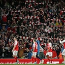Los aficionados del Arsenal vitorean a los jugadores tras el partido de la Premier League inglesa entre el Arsenal y el Burnley en el Emirates Stadium de Londres el 18 de mayo de 2026. (Foto de Glyn KIRK / AFP)