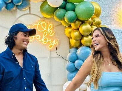 Laura Ojeda y Nicolás Petro en la revelación del sexo de su bebé (Instagram: @lauraojedae).