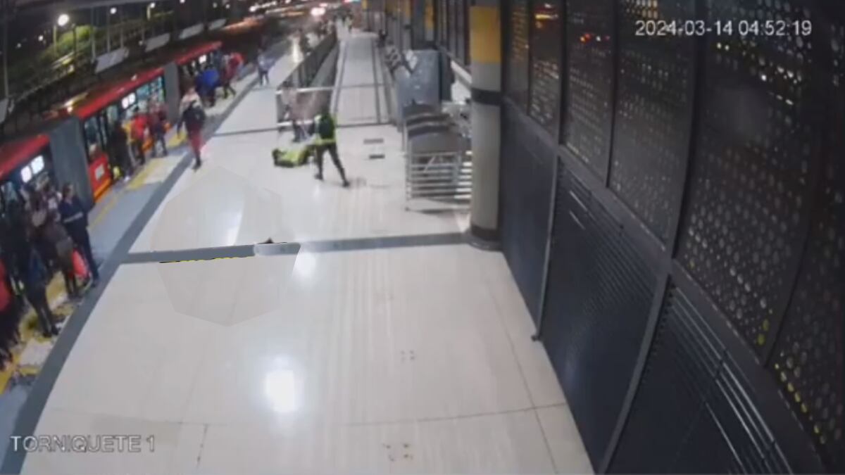 Agresión en Transmilenio, una trabajadora fue golpeada por un colado