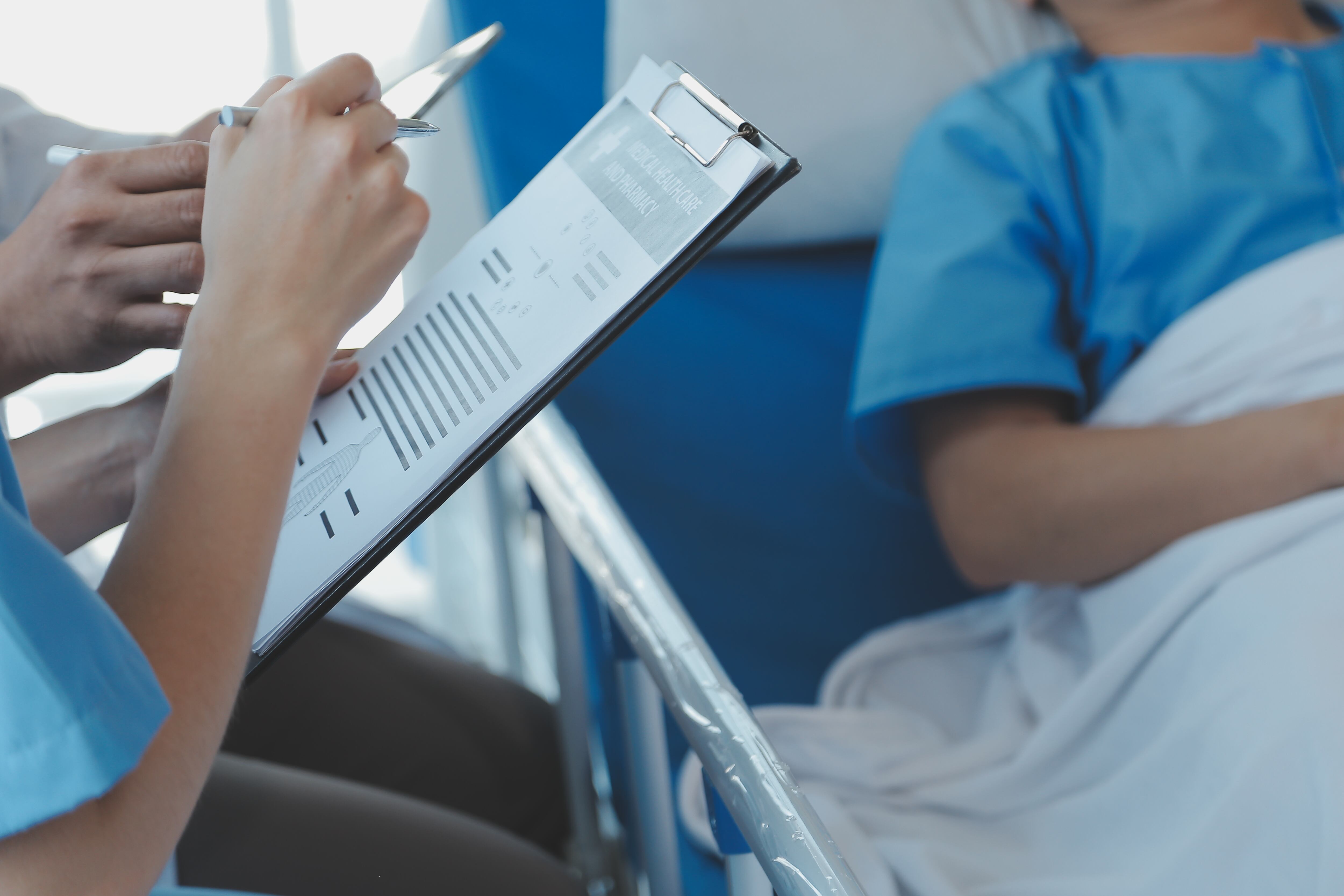 Se recomienda revisar las políticas internas y contratos para evitar conflictos entre empleados y empleadores