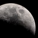 Investigadores encuentran en el Mare Imbrium restos que podrían provenir del manto lunar, un hallazgo revolucionario.