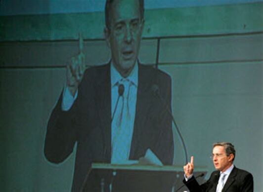 El expresidente Álvaro Uribe fue reelegido para el período 2006-2010.