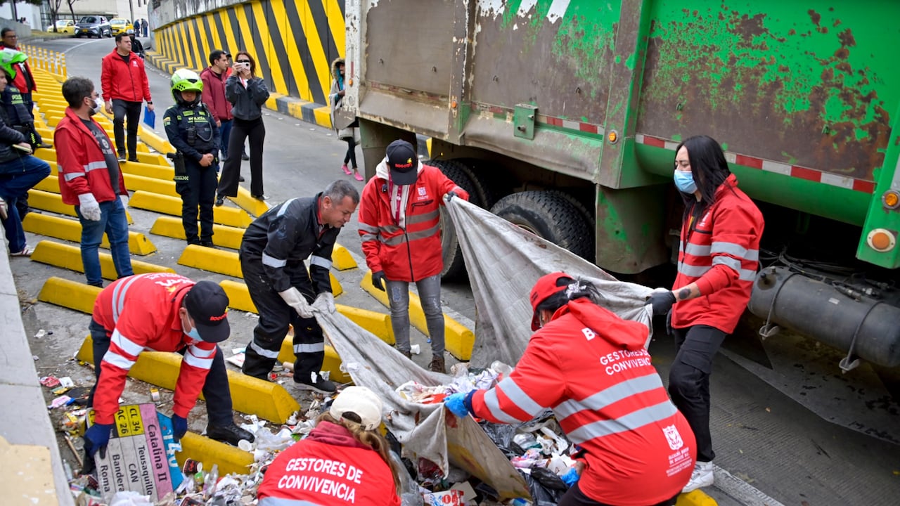 Autoridades de Bogotá intervienen sectores críticos de la calle 26 dentro del marco del plan Distritos Seguros.