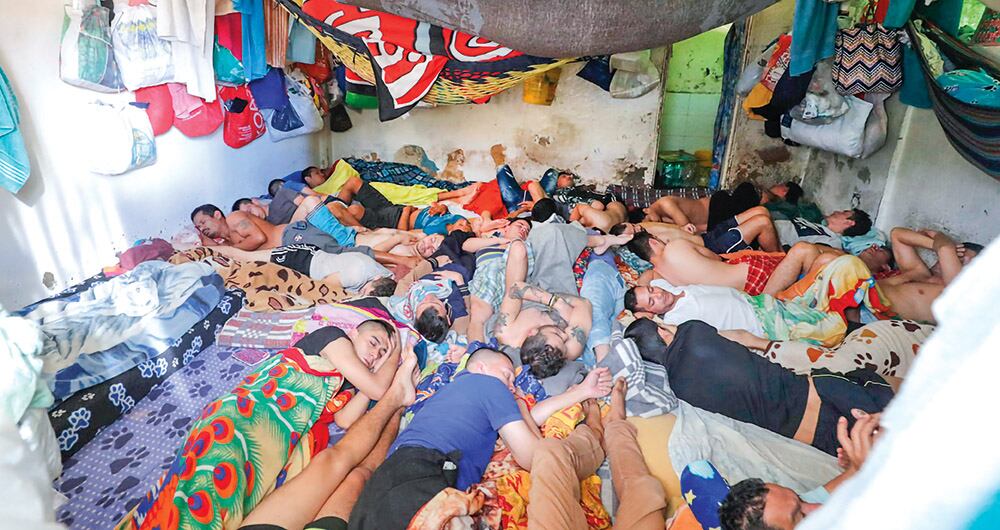 En las cárceles se presenta hacinamiento.