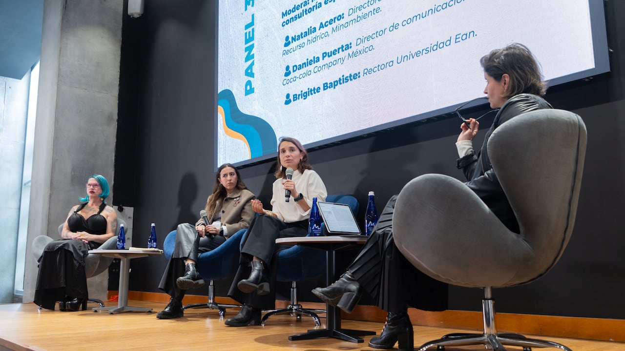 Brigitte Baptiste, rectora Universidad Ean; Daniela Puerta, directora comunicaciones de Coca Cola Company México; Natalia Acero Martínez, directora de Gestión Integral del Recurso Hídrico del Minambiente, y María Mónica Ruíz, directora de consultoría especializada en sostenibilidad.