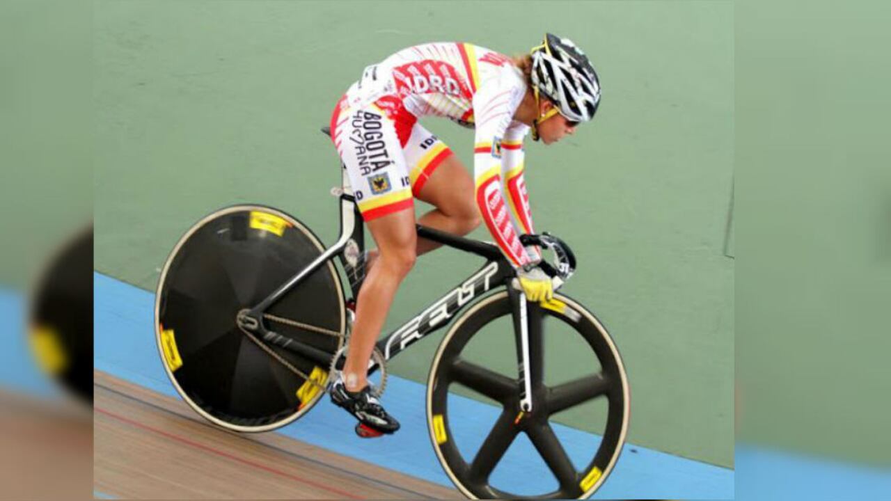 La ciclista Milena Salcedo participó en el campeonato nacional de ruta.