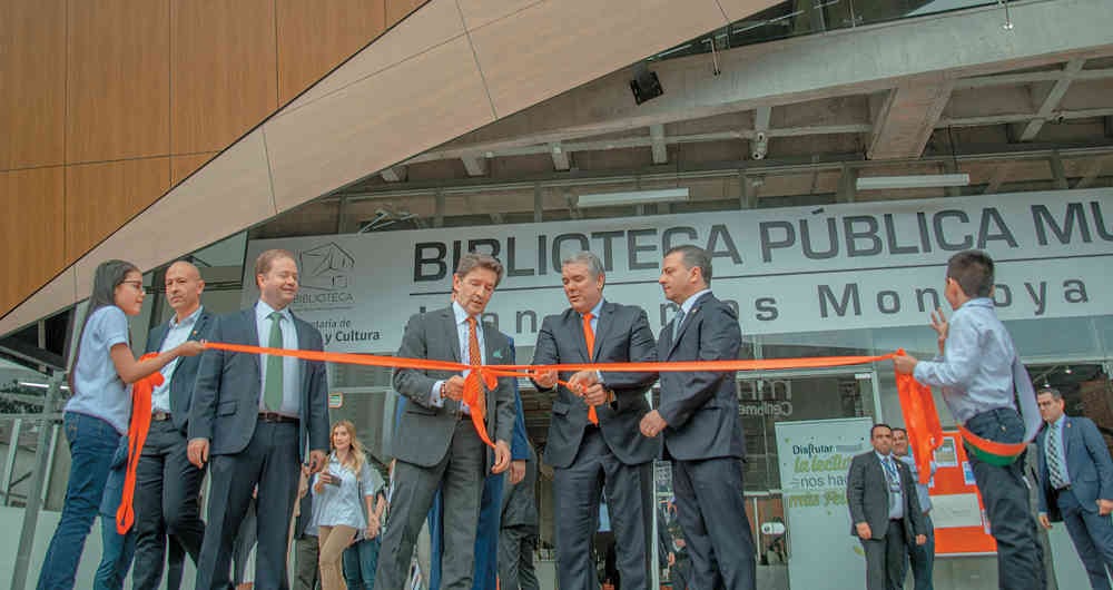 La biblioteca cuenta con cuatro niveles, 9.750 metros cuadrados y una sala especial para niños.