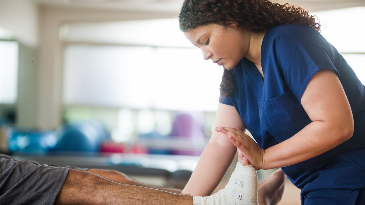 Los esguinces son las lesiones más frecuentes a las que se exponen los ligamentos.