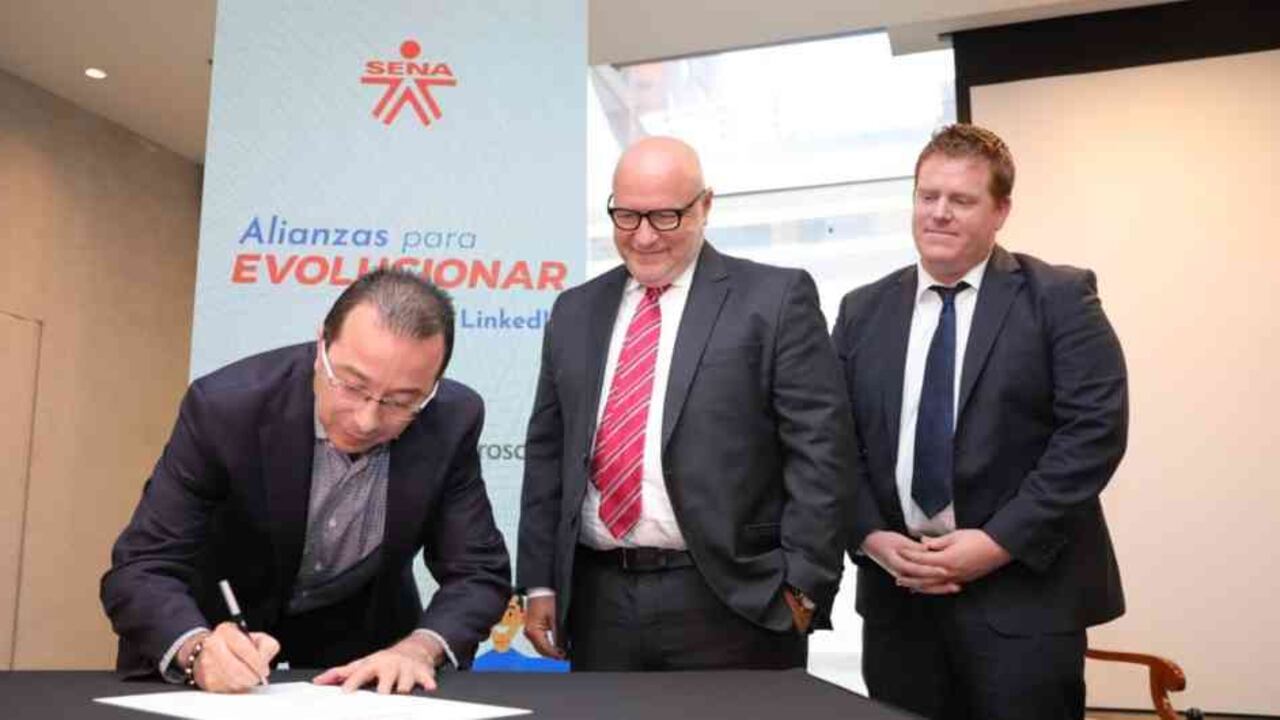 Carlos Estrada, director del Sena y Milton Beck, director regional para América Latina de LinkedIn.