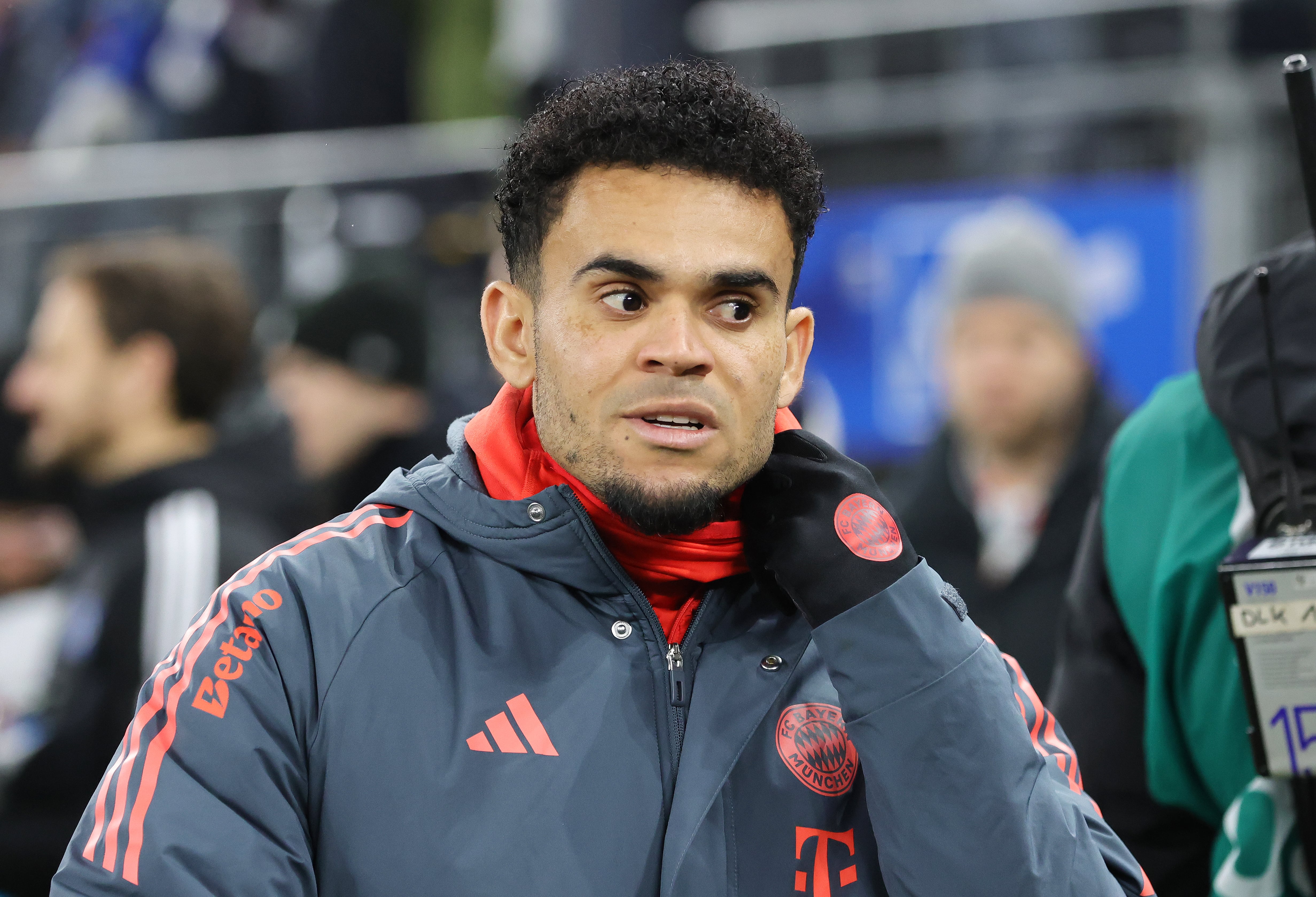 HAMBURG, GERMANY - JANUARY 31: Luis Diaz of FC Bayern München goes to the bench ahead of the Bundesliga match between Hamburger SV and FC Bayern München at Volksparkstadion on January 31, 2026 in Hamburg, Germany. (Photo by Sebastian El-Saqqa - firo sportphoto/Getty Images)