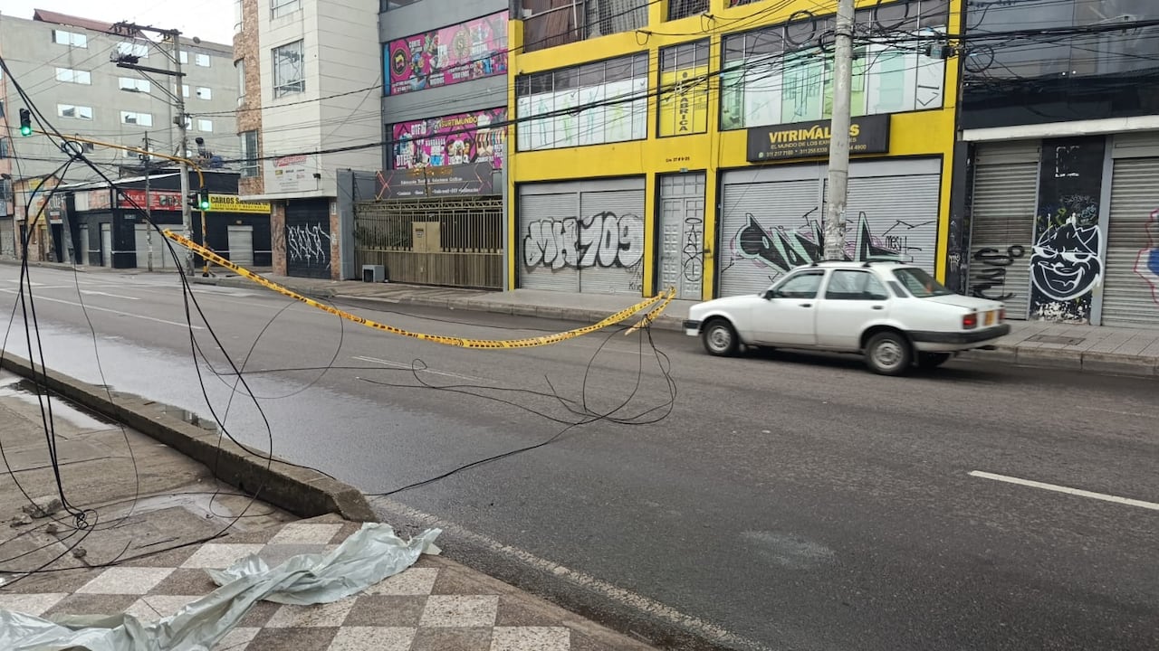 Debido a los cables en la vía, la Secretaría de Movilidad recomendó no tomar la carrera 27 con calle 9 Sur.