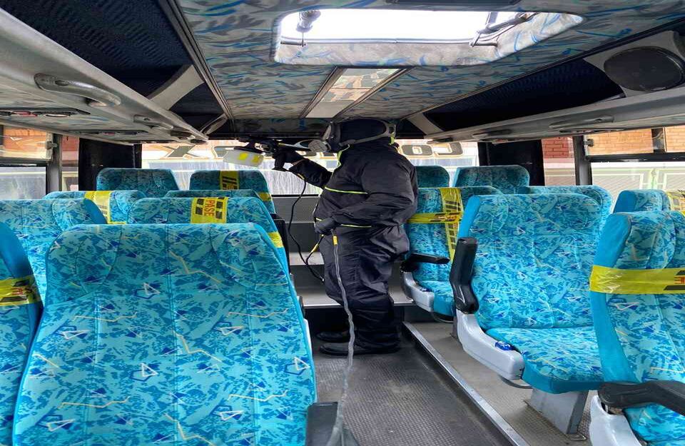 Terminal de Sogamoso. En este lugar, se desinfecta cada puesto y se realiza una minuciosa revisión al interior de los buses, para garantizar que esté demarcado el distanciamiento.  Foto: Mintransporte