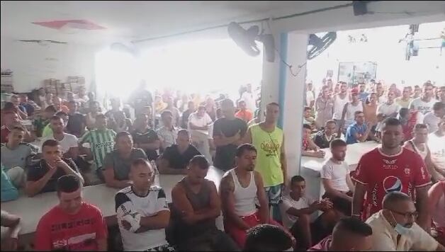 La desobediencia inició en el patio tres.