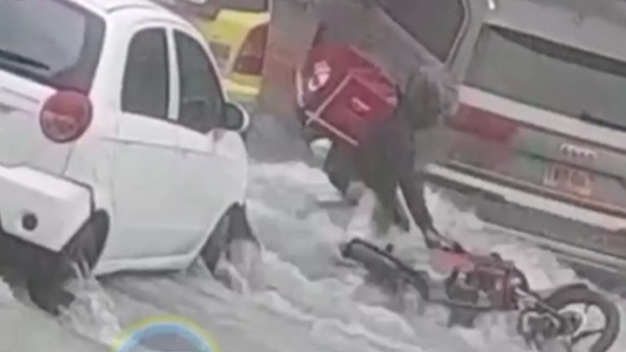 Rappitendero arrastrado por un arroyo en Barranquilla.