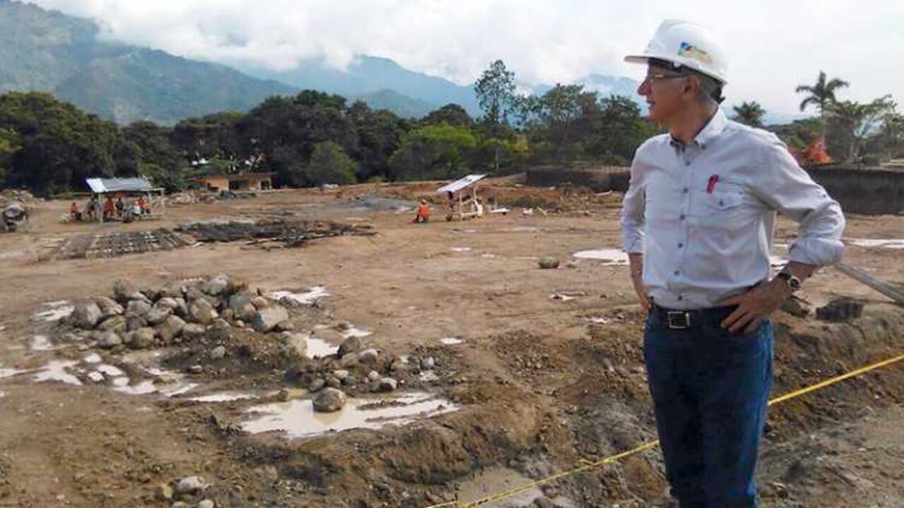 El alcalde electo le dijo a los funcionarios del IMDRI que no hacía falta ser interventor para saber que el contratista colombo-español no iba a cumplir con los escenarios, que debía entregar este 31 de octubre.