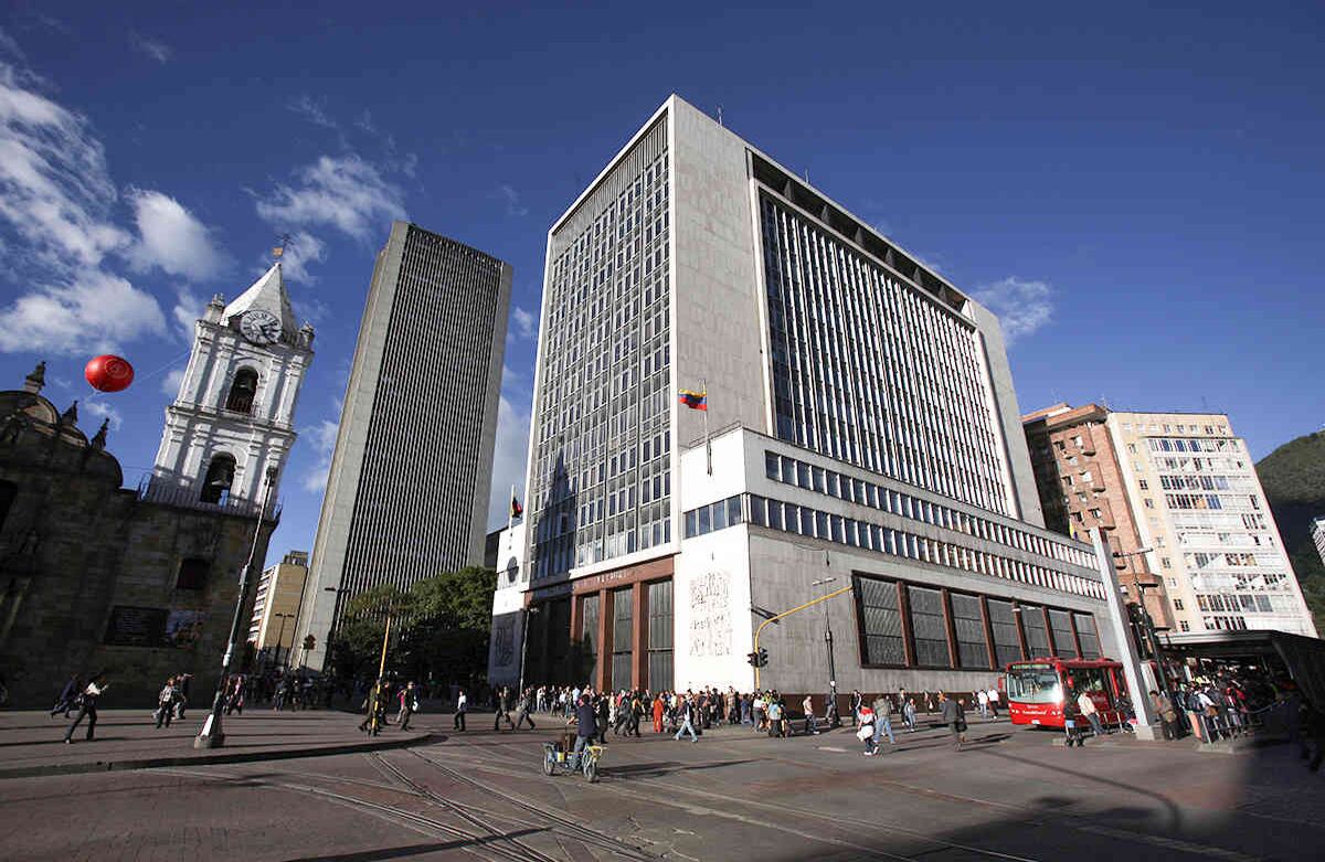 La avenida Jiménez suele estar llena de transeúntes, vendedores, artistas y turistas, especialmente durante las mañanas y las tardes. Sin embargo, ahora luce desolada por la falta de trabajadores y turistas. Daniel Reina-SEMANA