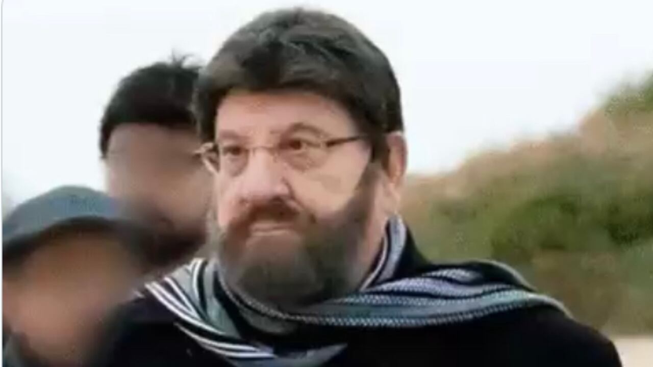 Revelan foto del saliente presidente de Israel disfrazado.