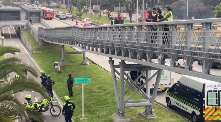 Personal antiexplosivo de la Policía ya está en el lugar haciendo la revisión respectiva.