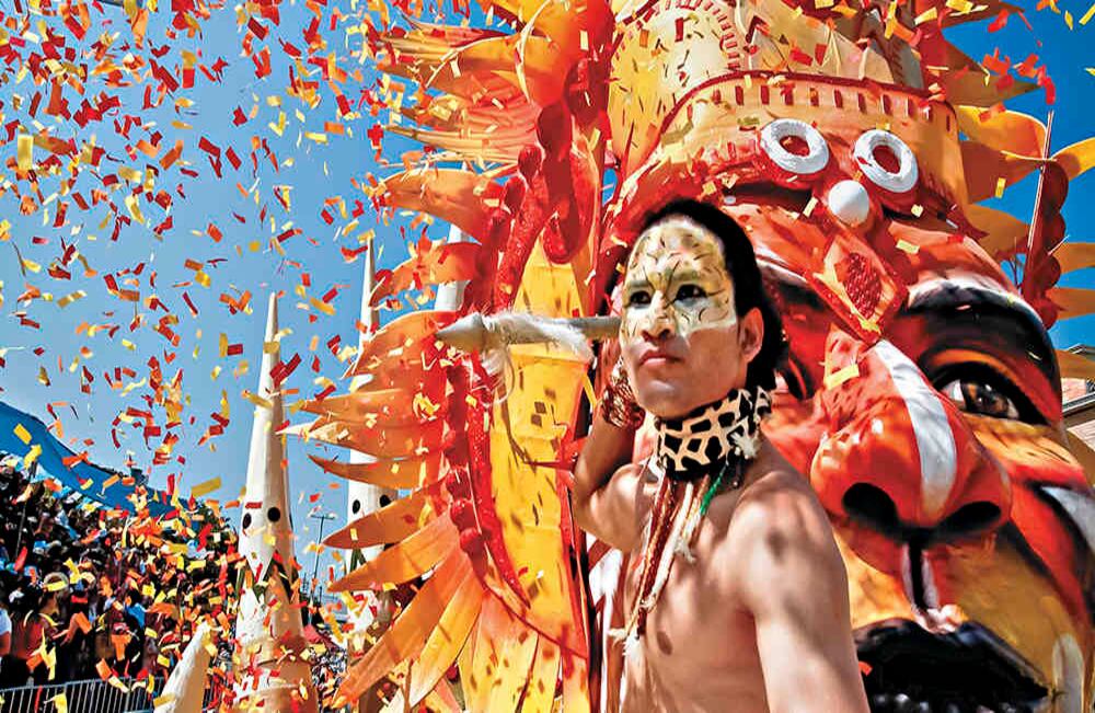 Desde el municipio de Galapa ruge la comparsa Selva Africana. Hasta 60 personas pueden intervenir en la elaboración de una sola carroza. Foto: Cesar David Martínez.