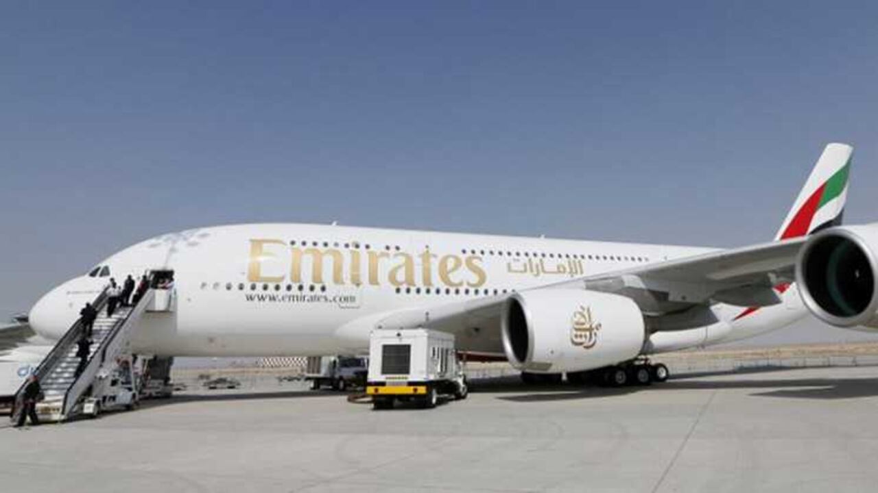 Compañías como Emirates tendrán que prohibir a sus pasajeros que embarquen con aparatos electrónicos mayores a un teléfono celular.