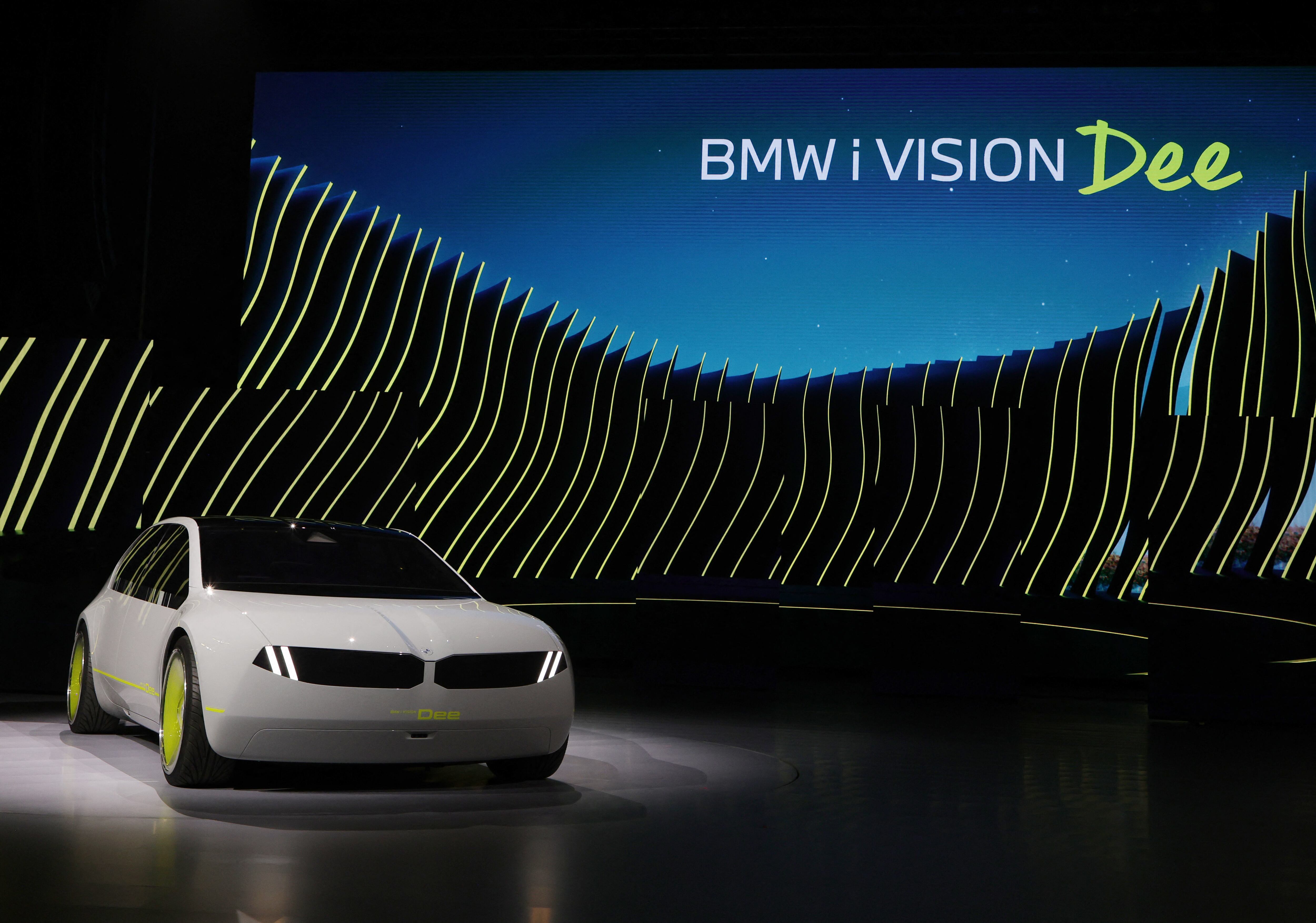 BMW i Vision Dee es la nueva tecnología que tendrán sus vehículos.