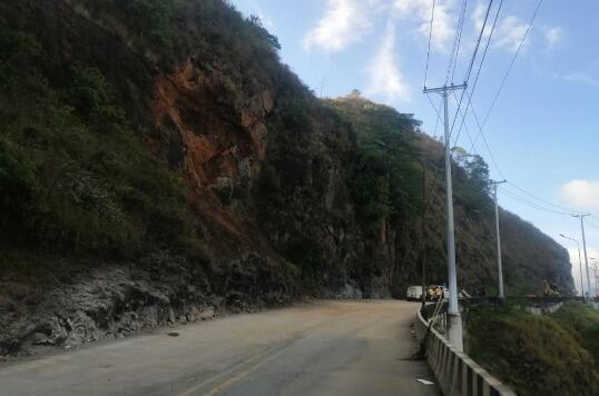El derrumbe se presentó en el sector El Saladito en el kilómetro 13