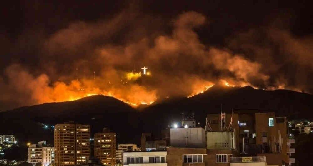 Al final de la emergencia, las autoridades de Cali aseguraron que no descartan que detrás de ese incendio haya manos criminales.
