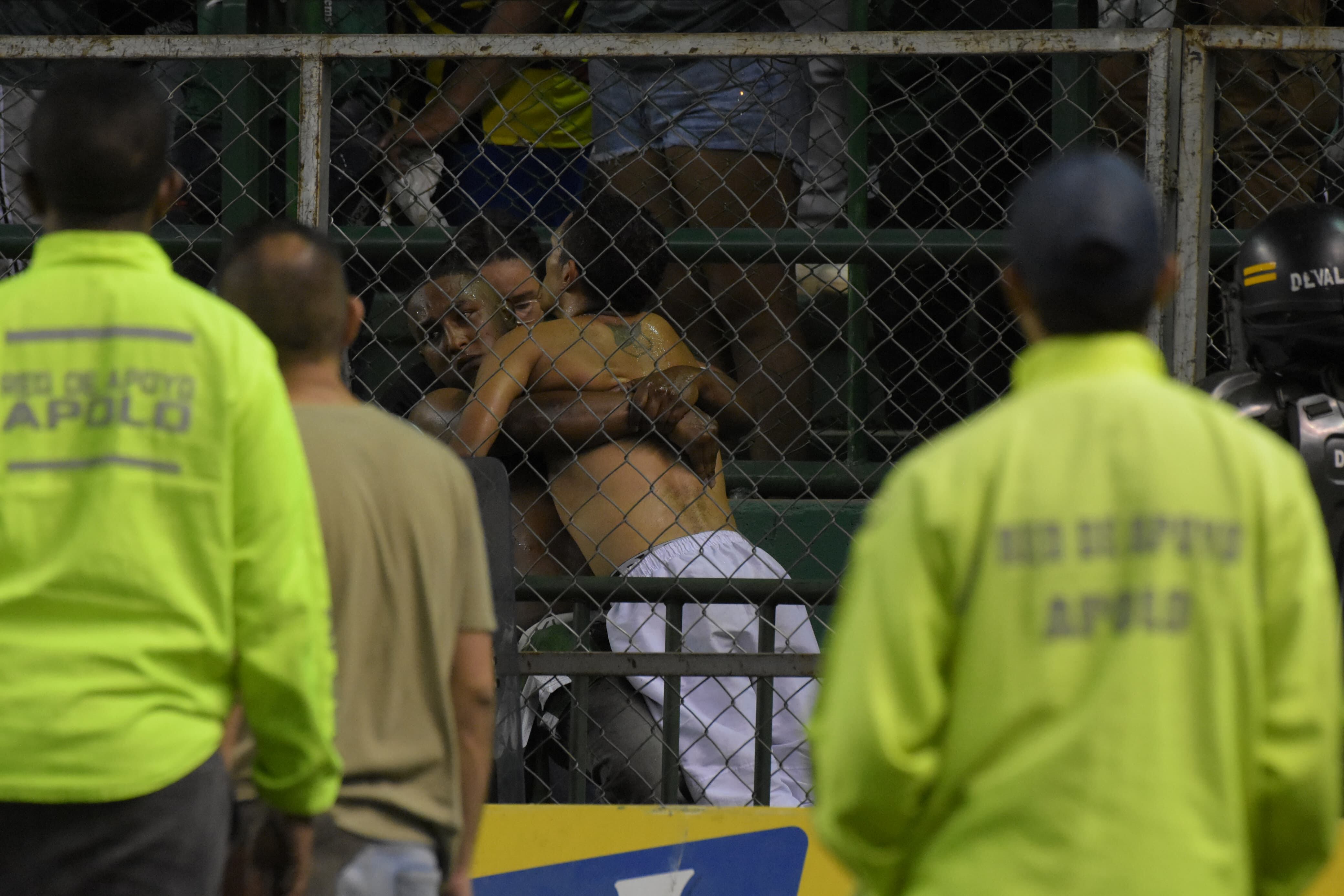 Desmanes en el estadio de palmaseca durante el clásico Cali América